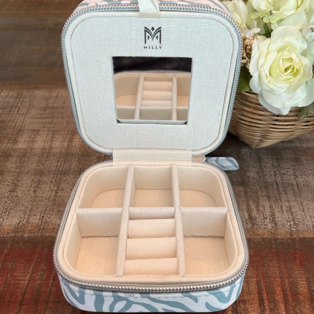 New MILLY Traveling JEWELRY CASE with ZEBRA π¦ PRINT! - Picture 3 of 7